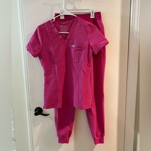 Gently Used Figs Scrub Set